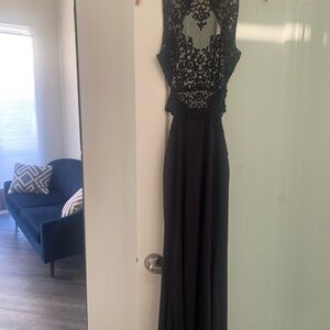 Elegant Black Lace Evening Gown